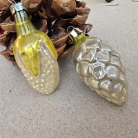 guld-sølvfarvet-frugt-og-kogle-tyndt-glas-julepynt-til-juletræet